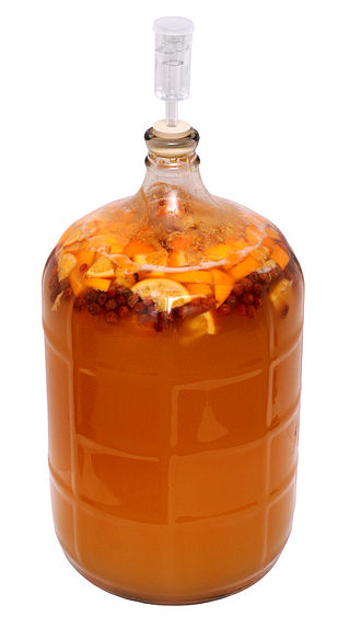 320px-Honey-Fruit-Mead-Brewing